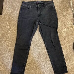 Gloria Vanderbilt All Around Slimming Curvy Skinny Jeans (size 18)-black